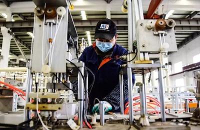 你加班生產，我晝夜保電——國家電網為防疫物資企業提供“三零”服務與電氣機械檢測保障